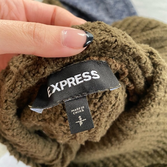 Cowl knit Ruffle Sweater - Picture 14 of 15